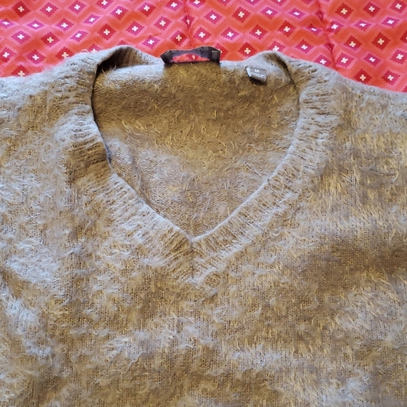 3/45 Cyrus taupe mohair v-neck sweater. Size med. - Picture 2 of 7
